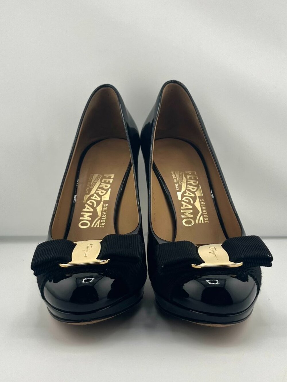 #S16 Salvatore Ferragamo Vara Bow Peep-Toe Pumps, Black - Picture 1 of 7